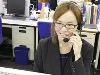 お電話越しのお客様と笑顔で会話。まずは信頼関係を築くことが大切です。
