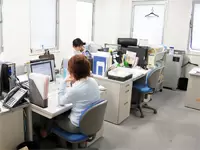 社長をはじめ、常に全員の顔が見えるオフィス。ざっくばらんに何でも話し合える雰囲気が自慢の1つ。