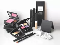 渋谷と新宿に「DAZZSHOP eye makeup & cosmetics」2店舗を展開。今後はアジア各国にも出店予定です！
