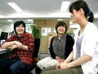 ちょっとした話題でも社員同士でついついおしゃべりに熱が入っちゃいます。