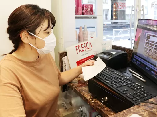 店舗での受付業務にも携わりますので、自分が採用に関わった新人さんの成長過程を見ることができます♪