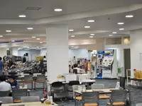様々なお客様にご来店いただいています。ひとりひとりのお客様のライフスタイルに合った車をご提供します。