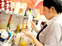 オーダーが入ってから、一つひとつ手作りでジュースを作っていきます。