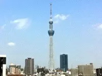 オフィスからスカイツリーが望める抜群のロケーション。ライトアップも綺麗です。隅田川の花火も見れます。