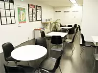 ほっと一息つけるコミュニケーションスペースも完備しています。