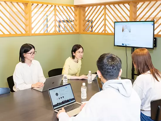 女性が多い会社のため、明るく話しやすい雰囲気があります。
