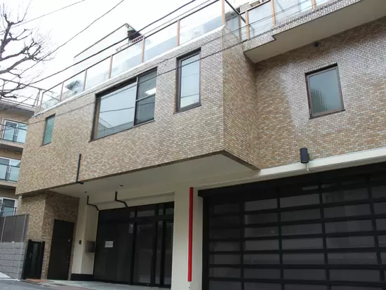 勤務地は麻布十番のキレイなオフィス！