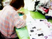 ファッション誌を開いて、売れ筋をCHECK!!デザインだけでなく企画面から関わっていけます。