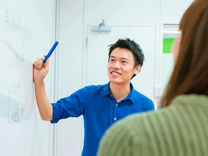 メンバーは20代～30代で15名ほど。チームで相談しながら仕事をすすめます。