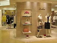 大人の女性にぴったりのシックな店舗になっています。