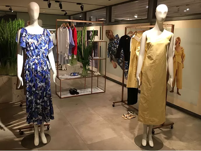 エイジレスなアイテムばかりだから、店舗によってお客様の年齢層も様々。色んなファッションを楽しめます