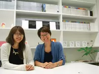 社内MTGは笑顔が絶えない和やかな雰囲気です。