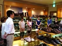 週に1度は全店舗の社員が集まり、朝礼を行います。『お客様に伝える』練習の場でもあります。