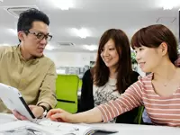 ミーティングや企画の相談がしやすい当社！自分の仕事をイキイキと行う仲間がいる会社です