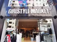 様々なテイストを扱う店舗。あなたのお気に入りの洋服をオトクに買えちゃうかも？