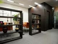 オシャレなマンションギャラリーやオフィスでの勤務です。お客様への応対は土日がメインです。