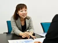 営業部のマネージャー・三浦。同じ女性として、わからないことは何でも質問してください！