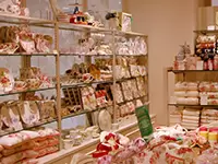 日本のオリジナルブランドとして、多くの女性を魅了しています