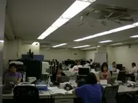 オフィス風景。20～40代まで幅広い年齢そうが活躍しています！