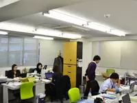 業績も好調で拡大中の当社。来年には九段下の少し広い事務所に移転する予定です。