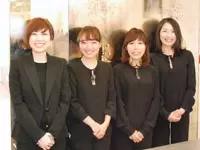 ひとつひとつの商品で模様のニュアンスも違う。お客様同様スタッフも、新商品の入荷を楽しみにしています