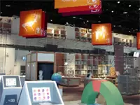 科学展示室。5つのゾーンに分かれており、来館者をスムーズにご案内します。