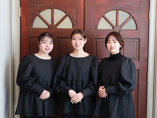 店内にはトレンドをおさえたドレスや和装を多数用意。お客様のお好みに合わせてご提案します。