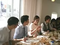 試食会の風景。「この食べ合わせはじめて！」探究に終わりはありません。