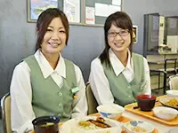 ランチは社員食堂で。定食250円、麺類170円でワンコイン以下！！
