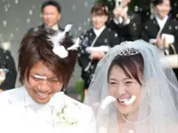 結婚式当日は新郎新婦の一番近くでサポートします。幸せの時間を共有できる仕事です。
