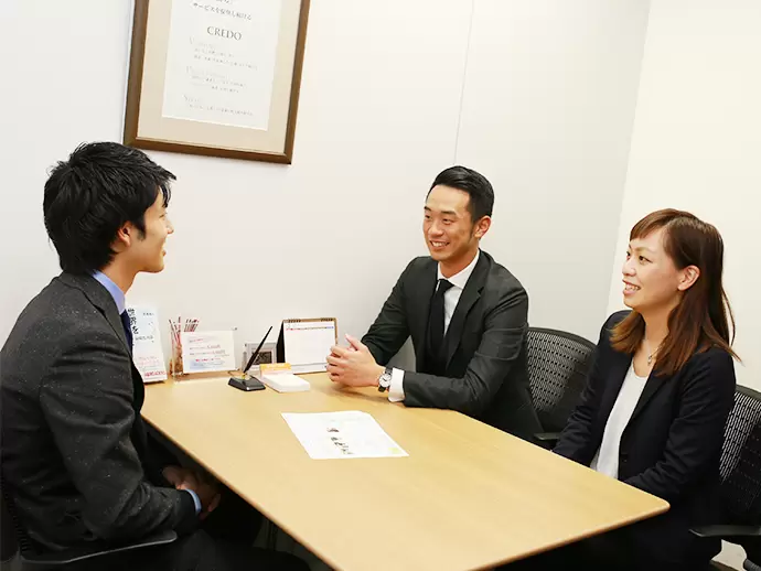 「良いサービスって？」「社員が働きやすい制度は？」など、年次に関係なく意見を出し合える環境です。