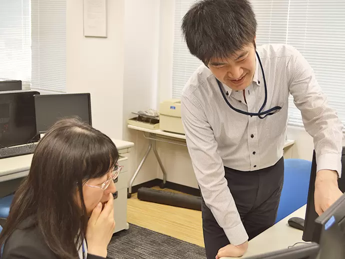 社内はコミュニケーションのしやすい環境でお互いのアイデアを気兼ねなく出し合い常に活気に溢れています♪