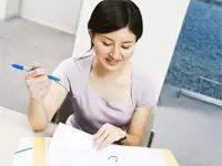 英語のスキルが必要な仕事ですが、日々英語と触れることでスキルアップすることができます。