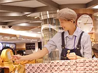 シュクレイの接客スタイルは「まず食べてもらうこと」から。
