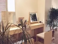 清潔感あふれる店舗内でお客様癒しの空間へ導きます。