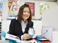最新機種の機能もしっかり勉強。社員同士で情報交換しながら学びます