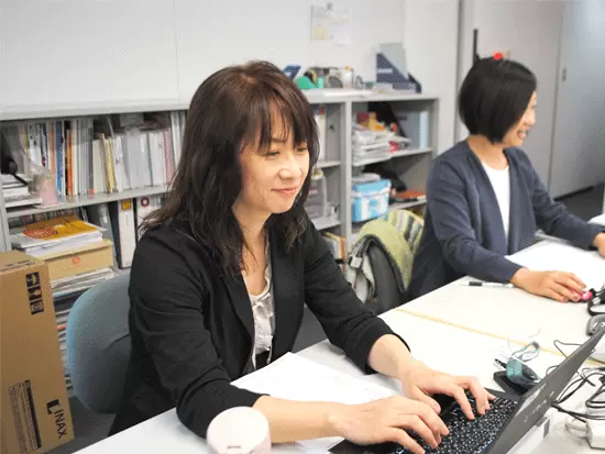 お客様先への訪問前後は見積もり書や提案資料を作成します。
