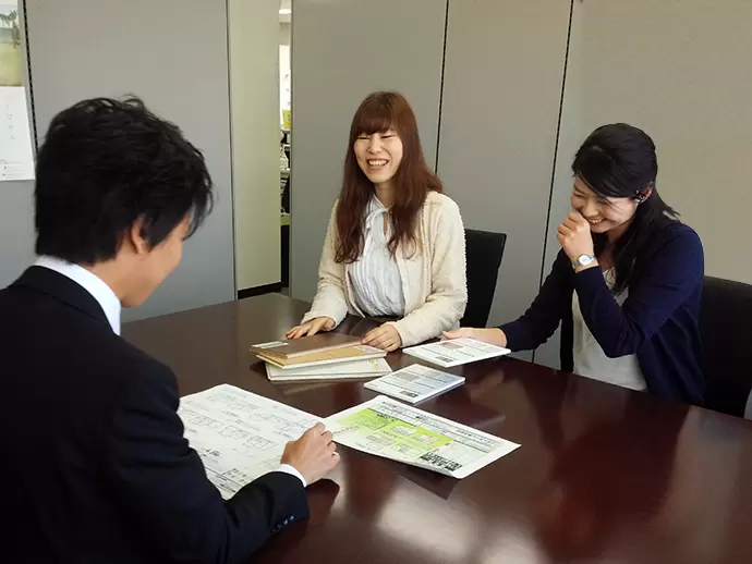 社内は和気あいあいとした雰囲気。社員の笑顔があふれています！