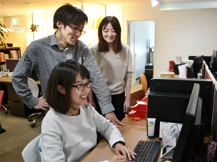 分からないことは周りにいる先輩社員が丁寧に教えてくれますよ♪