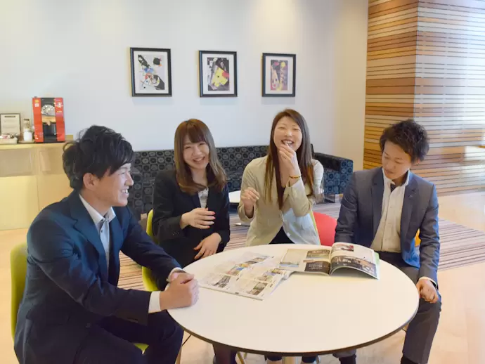 仕事の合間や休憩時間に時折会話をして、リフレッシュ♪