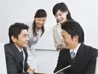 若手女性メンバーもたくさん活躍中！分からないことがあれば、すぐに先輩に聞ける環境です。
