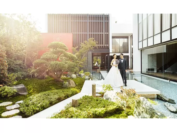 ロケーションと建築にこだわるゲストハウス。唯一無二の会場作りをしています。松山モノリス/昨年オープン