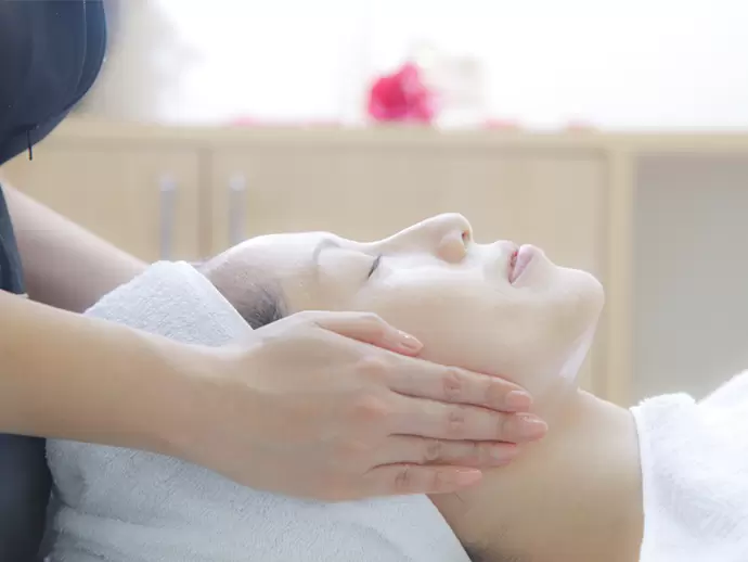 お客さまに美と癒し、健康を提供するノエビアのサロン。ここから多くのキレイが生まれています。