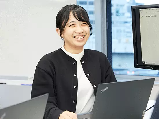 「茅場町駅」より徒歩1分とアクセス良好。キレイなオフィスで気持ちよくお仕事していただけます♪