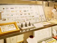 お客様のご希望に合わせてカスタマイズも可能。オーダーもできる自社アクセサリーブランドを展開。