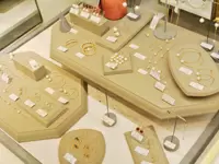 まだ歴史の浅いフレッシュなブランド♪だからこそ一緒に作り上げる喜びがあります！