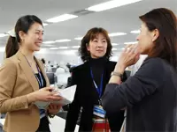 先輩と企画の打ち合わせ。みんな気さくな先輩で、すぐに馴染むことができました！