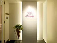 観葉植物をディスプレイした落ち着いた空間が自慢です。