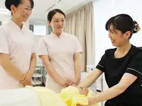 研修で学んだ美容カイロの技術を、実技を通してパートナー企業様に伝えます。