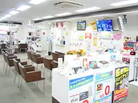明るい店内は、学生からお年寄りまで幅広い層のお客様で毎日賑わっています♪